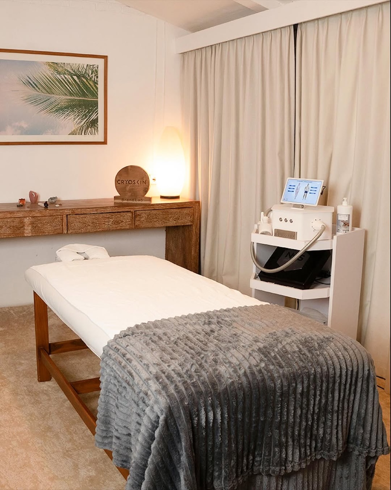 No suction. No downtime. Just visibly smoother, slimmer, more lifted skin ❄️

visit cryoskin-international.com for more

#Cryoskin  #BodySlimming #BodySculpt #BodySculpting #fatfreezingmachin